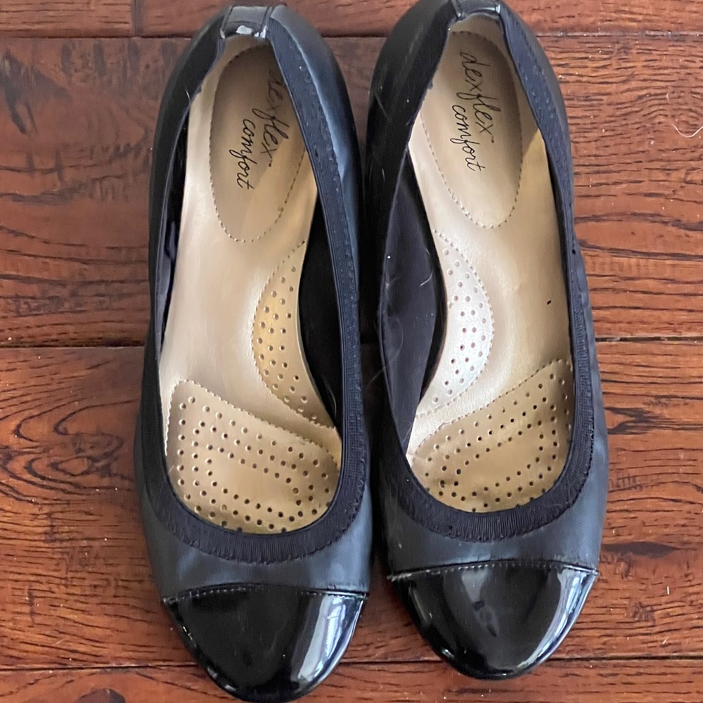 Dexflex Black Patent Cap-Toe Ballet Wedges Size 7.5